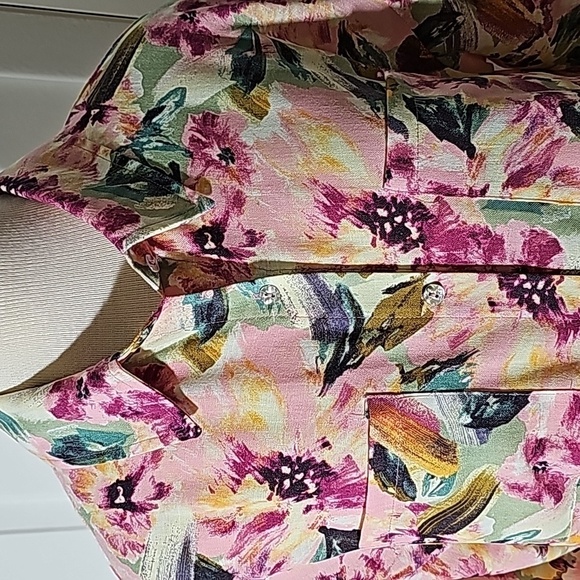 Modern Attraction, button-down blouse. Beautiful floral print. 3/4 tab sleeves. - Picture 2 of 13